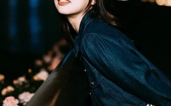 三个黑人三个金发美女